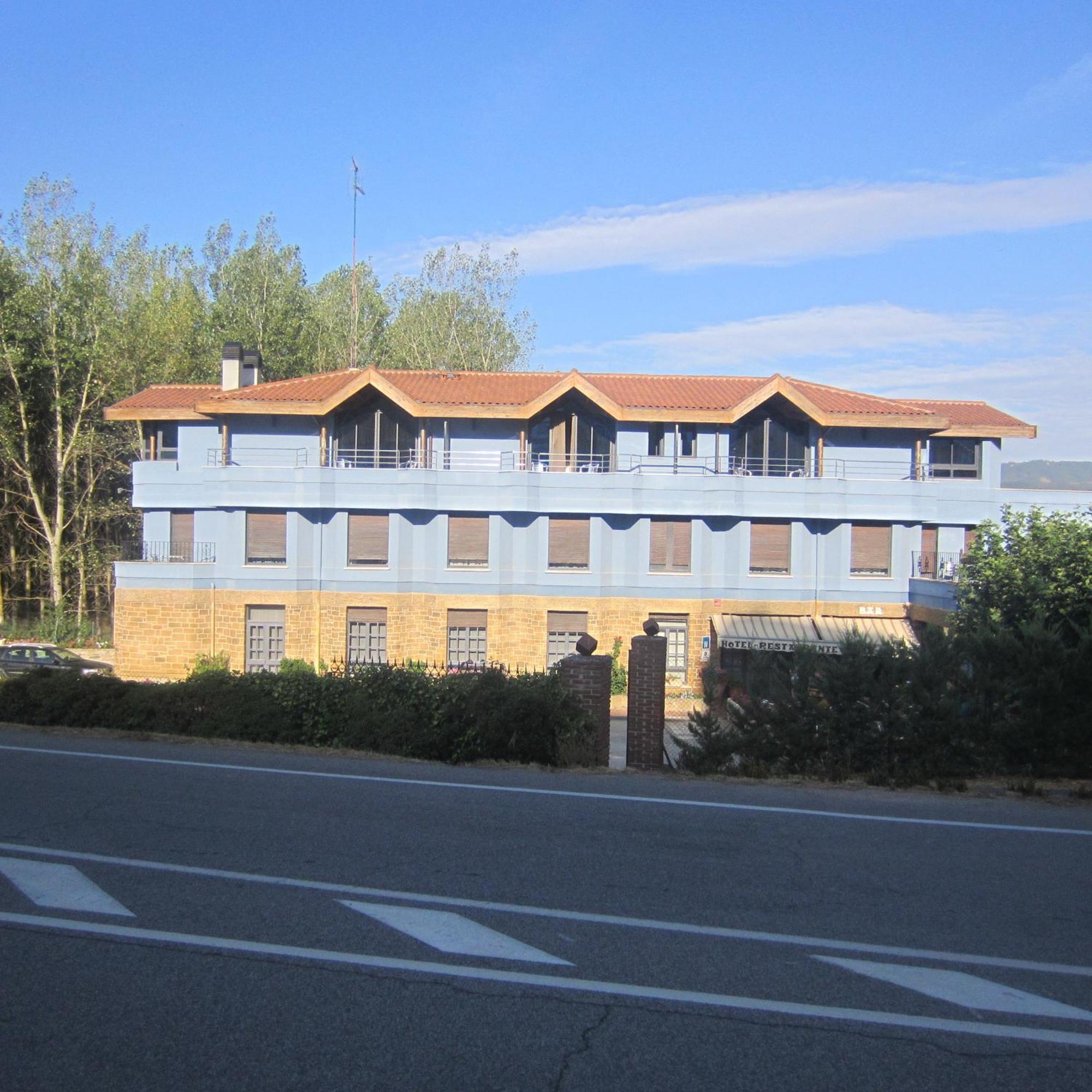 Hotel Iru-Bide Lumbier Buitenkant foto