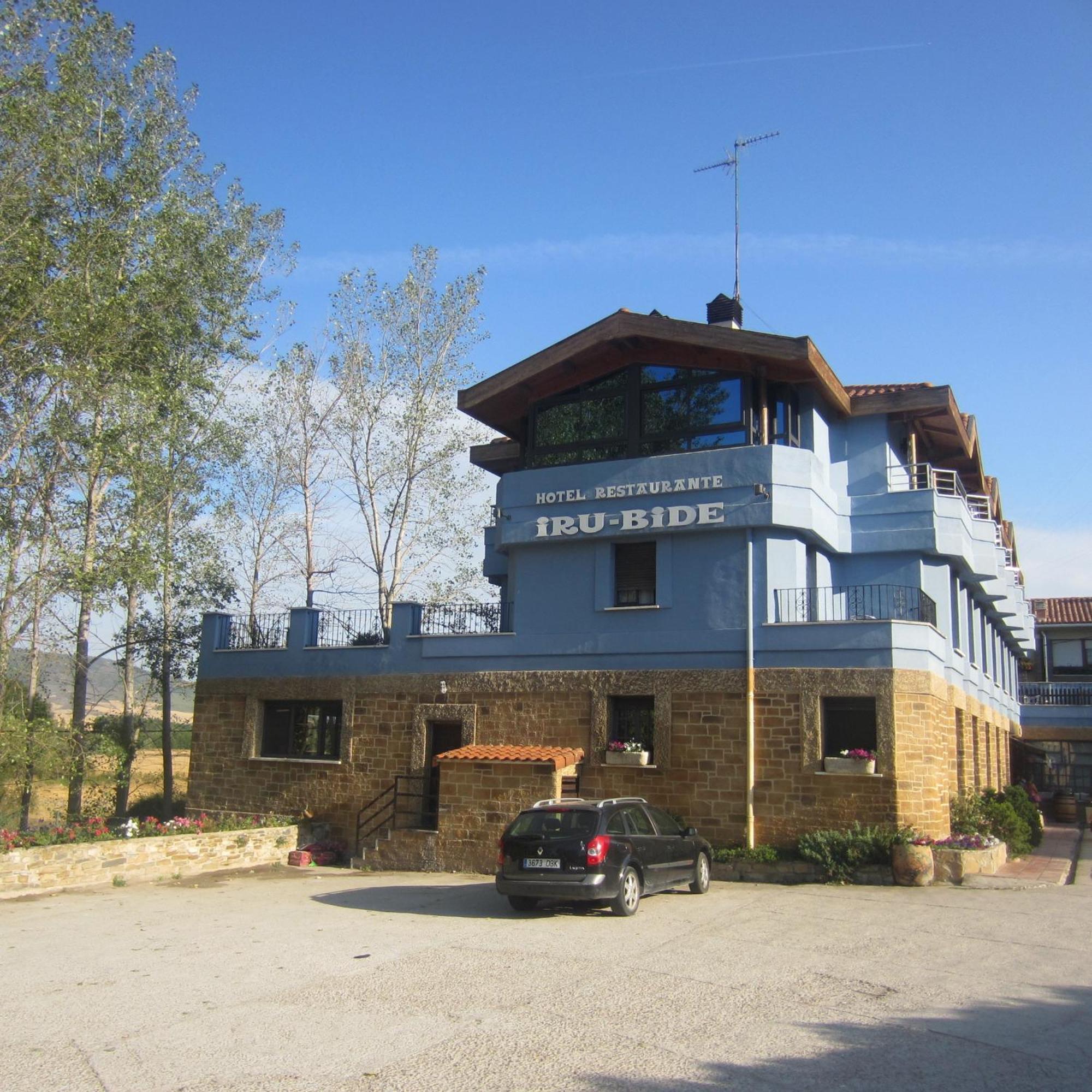 Hotel Iru-Bide Lumbier Buitenkant foto