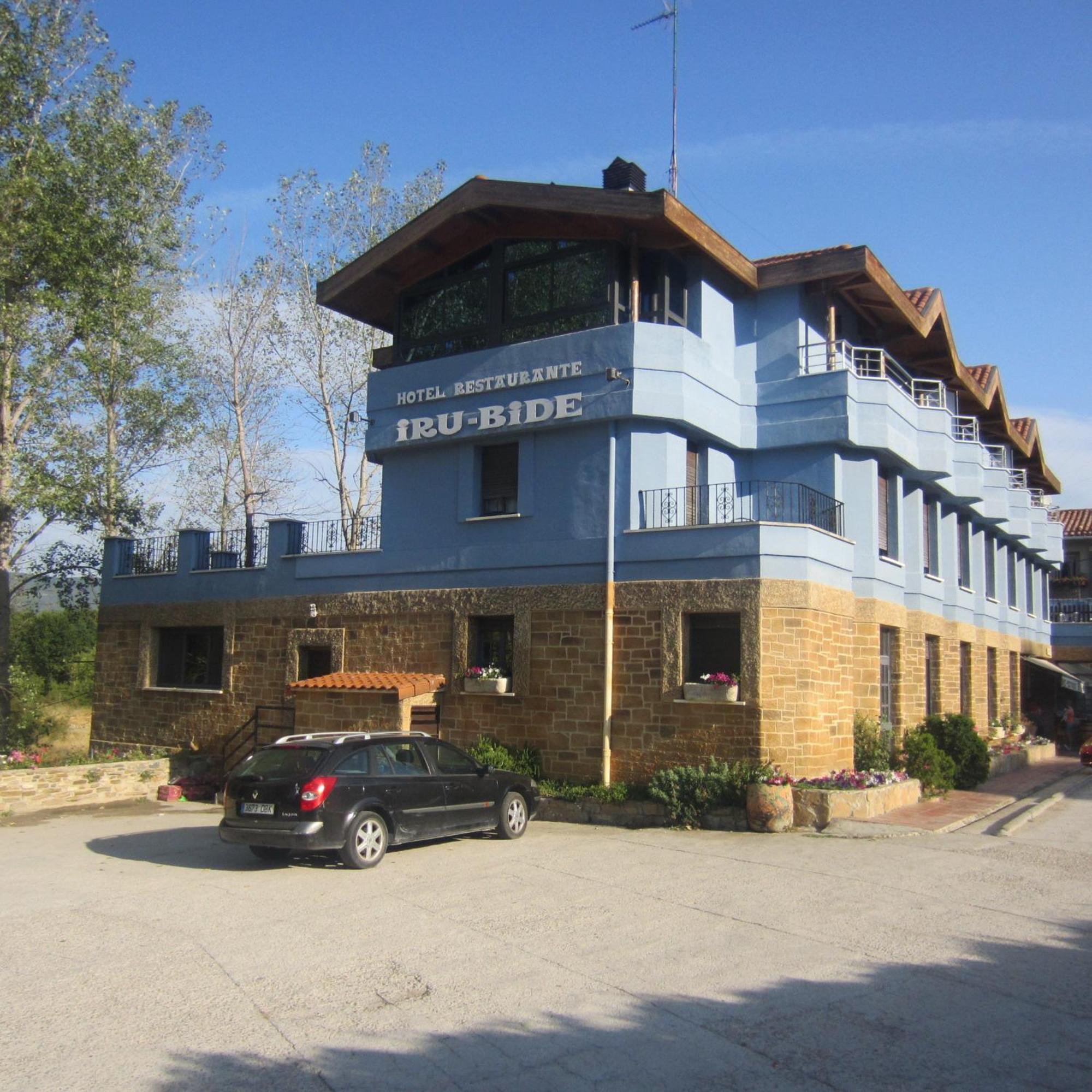 Hotel Iru-Bide Lumbier Buitenkant foto