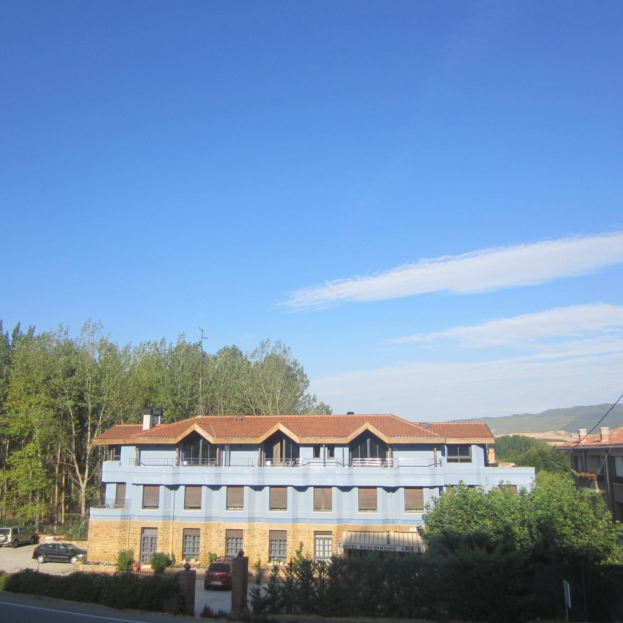 Hotel Iru-Bide Lumbier Buitenkant foto
