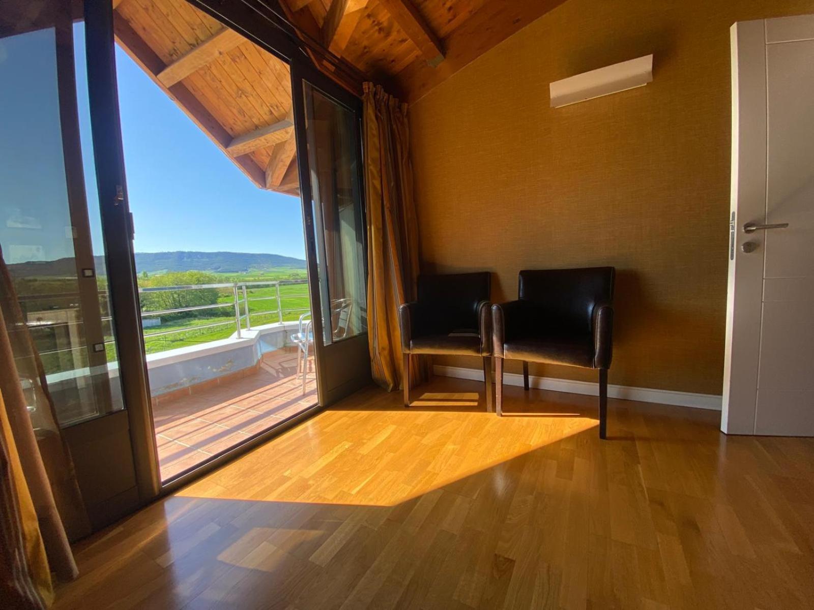 Hotel Iru-Bide Lumbier Buitenkant foto
