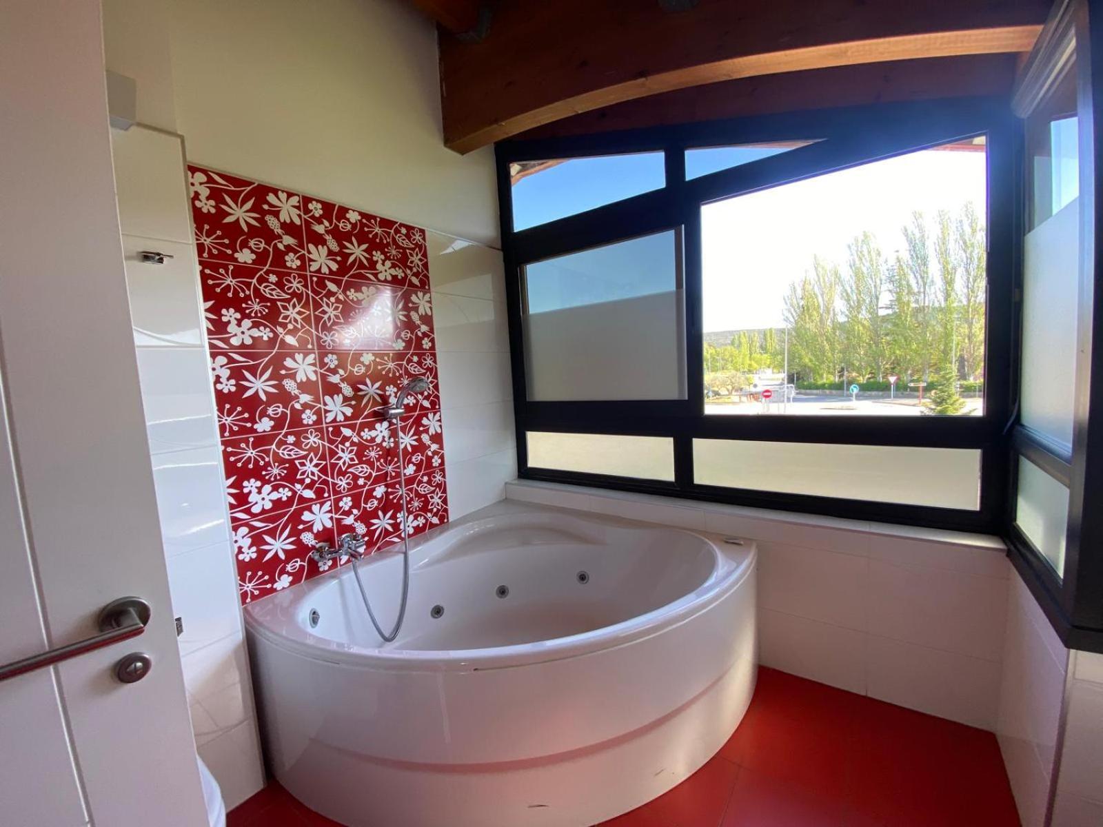 Hotel Iru-Bide Lumbier Buitenkant foto