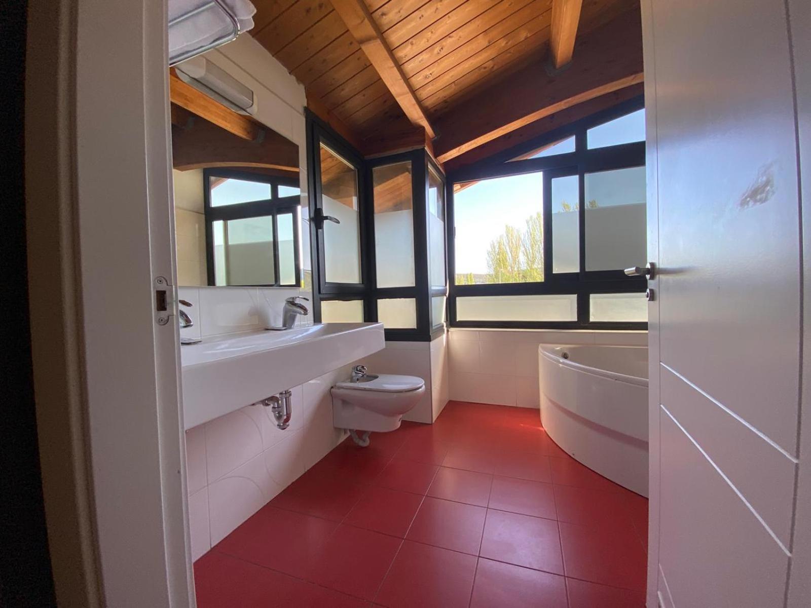 Hotel Iru-Bide Lumbier Buitenkant foto